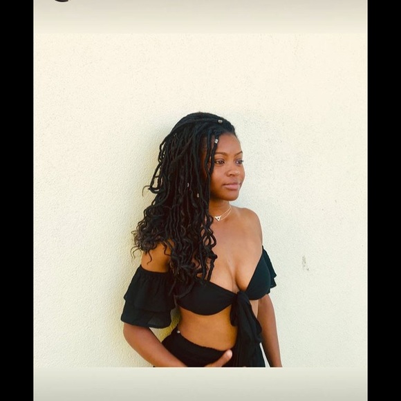 Sale Off The Shoulder Tie Front Short Set - Picture 6 of 10